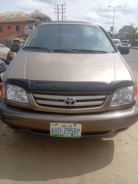A picture of Sharp buy and drive Toyota Sienna for sale in porthharcourt