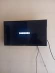 A picture of 32 inch original samsung digital tv