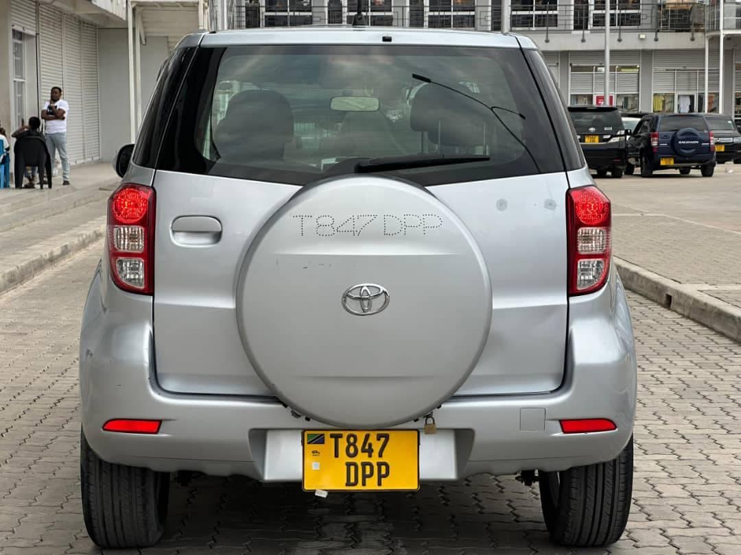 A picture of 2006 Toyota rush