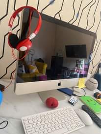 A picture of iMac apple computer