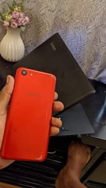 A picture of laptop na sim