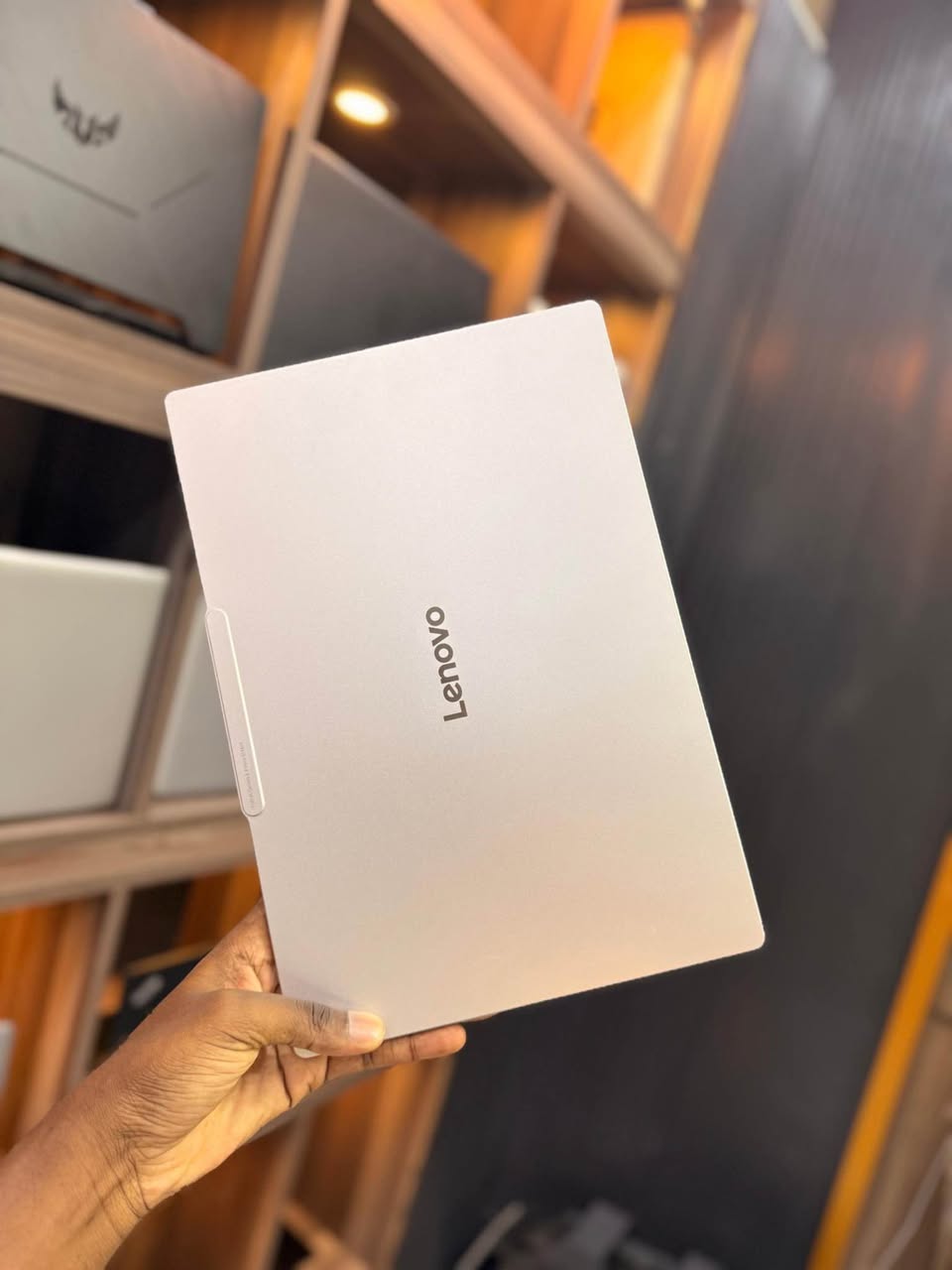 A picture of LENOVO YOGA SLIM 7 14Q8X9 BEI 2 800 000 WhatsApp