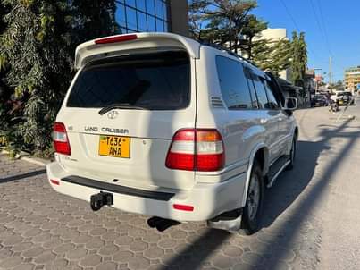 A picture of TOYOTA LANDCRUISER VX