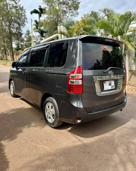 A picture of Toyota noah