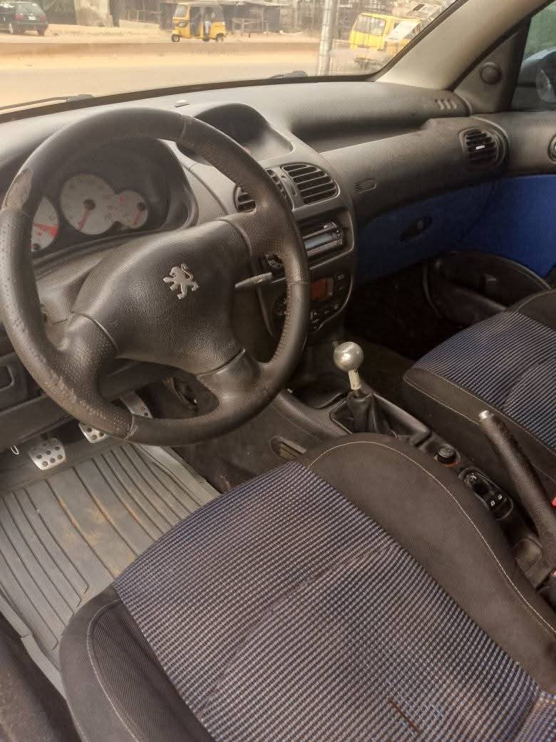 A picture of Peugeot 206