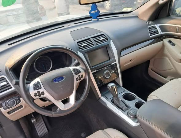 A picture of 2013 Ford explorer