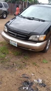 A picture of Toyota sienna