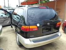 A picture of 2000 model Toyota sienna tokumbo Location Amuwo Odofin festac Lagos