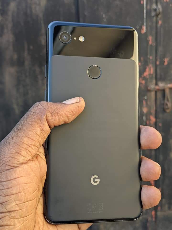 A picture of Google pixel 3xl GB 64 Ram 6 ni Lipia 220