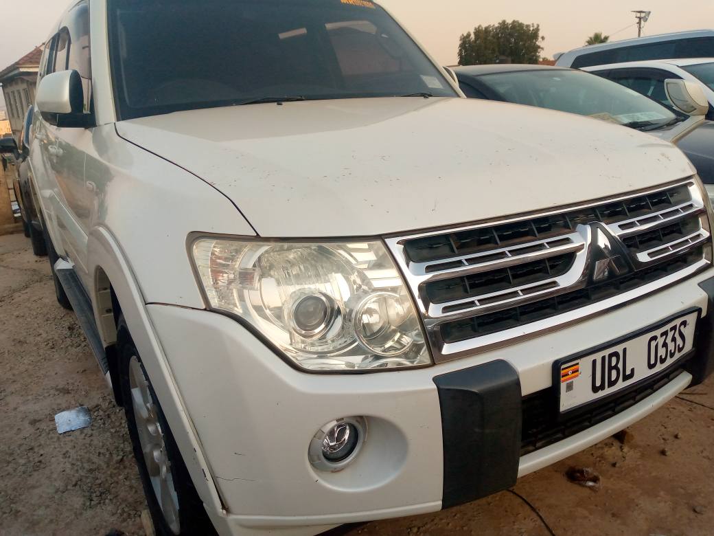 A picture of Pajero 65m negotiable call 256700951820