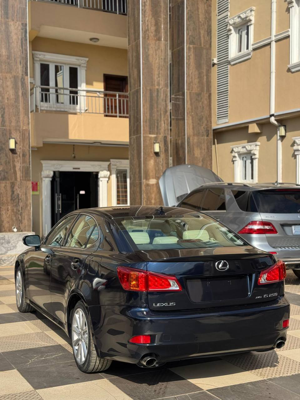 A picture of 2009 foreign used accident free Lexus IS250