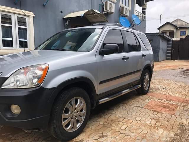 A picture of 2005 register Honda crv car is absolutely buy and drive