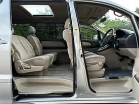 A picture of TOYOTA ALPHARD