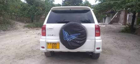 A picture of RAV4 KILL TIME BEI MILION 21 GARI BADO MPYA
