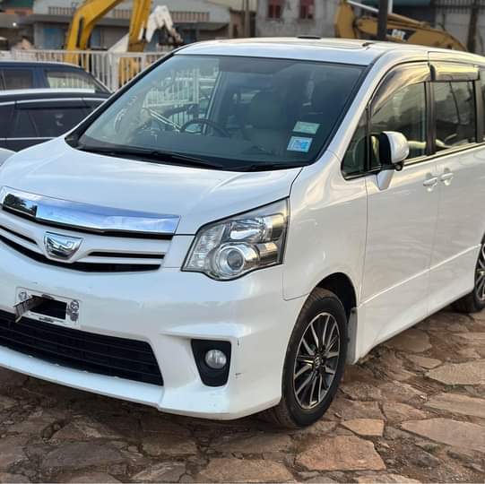 A picture of Toyota Noah 2011 model