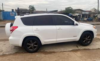 A picture of Toyota RAV4 2010