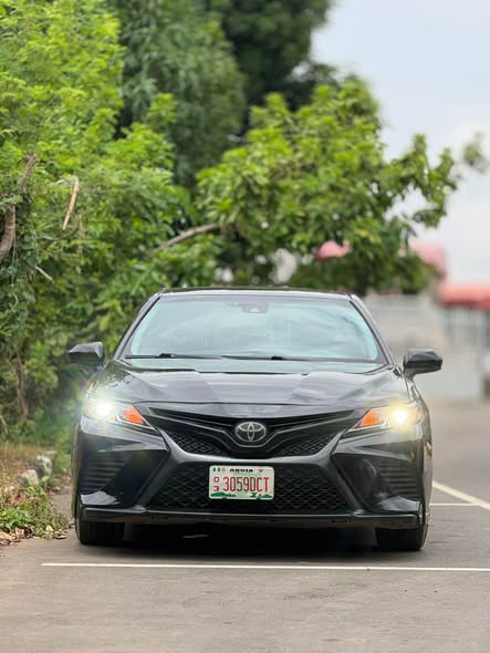 A picture of FOREIGN USED 2018 CAMRY