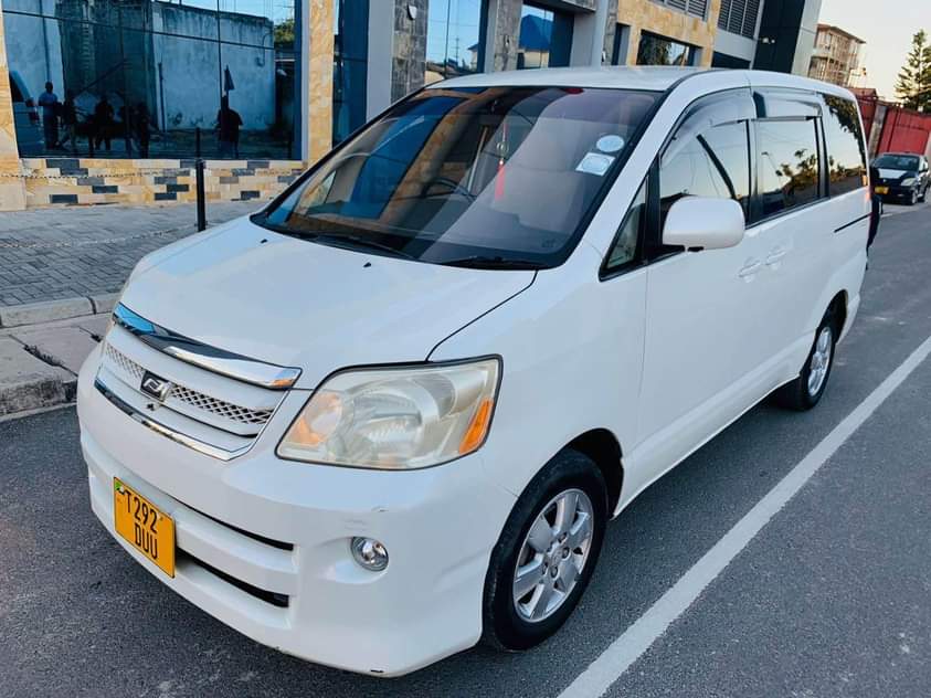 A picture of TOYOTA NOAH SHEP
