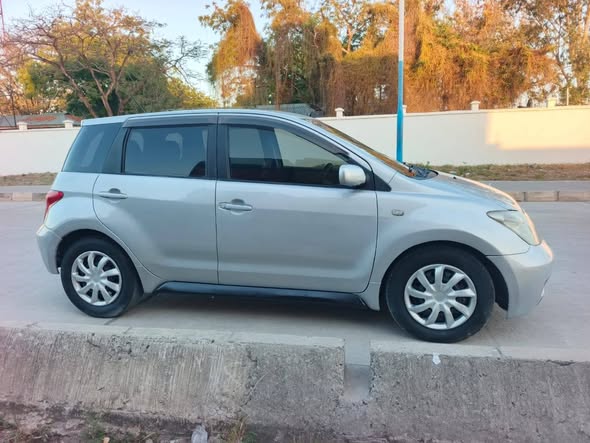 A picture of TOYOTA IST