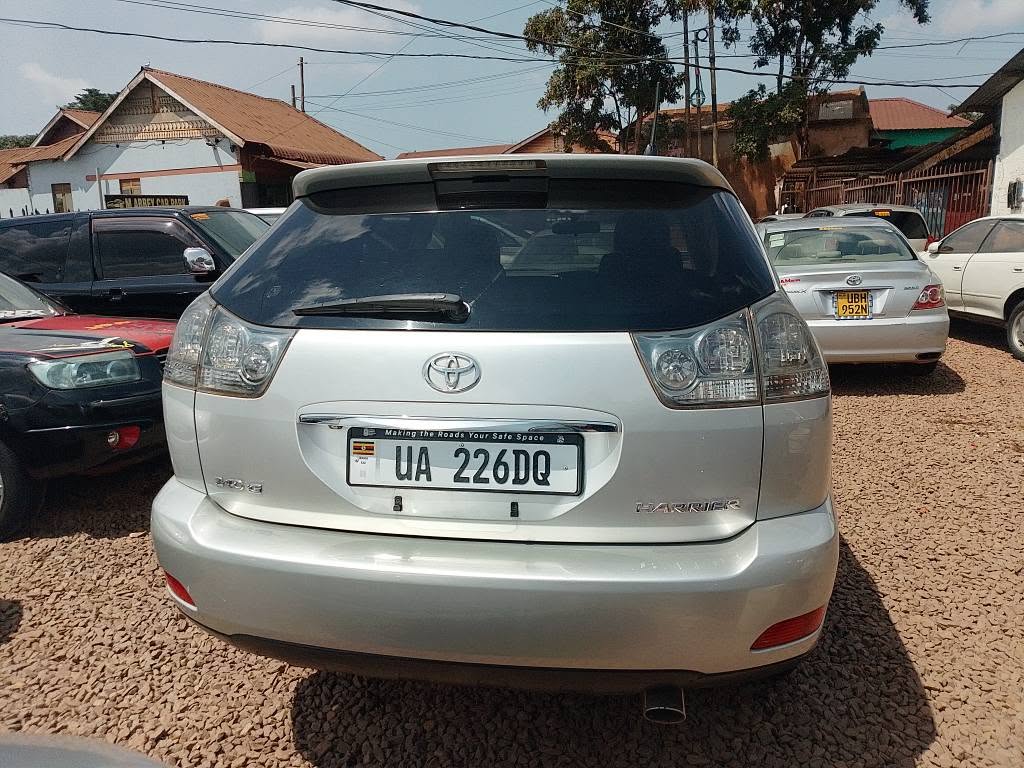 A picture of Toyota harrier 35 millions negotiable CALL 0786 92 82 59