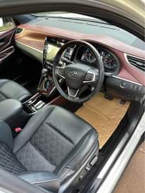 A picture of Harrier 2015 premium with sunroof only 90m call 0705927712