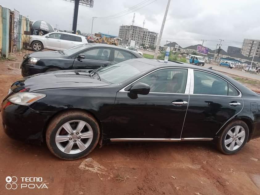 A picture of Lexus Ez350