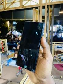 A picture of Samsung Galaxy Note10 Slightly cracked screen