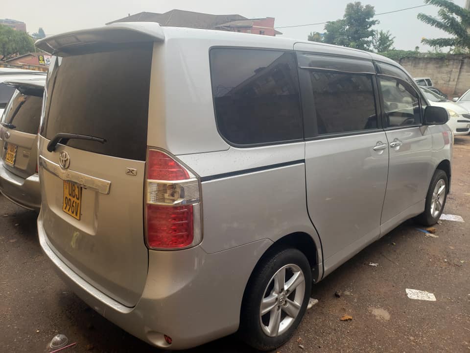 A picture of Toyota Noah