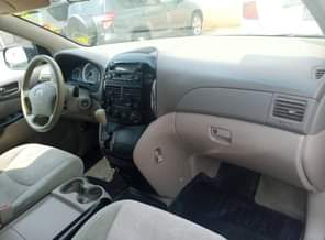 A picture of Tokunbo vehicle Toyota sienna If you are interested call me