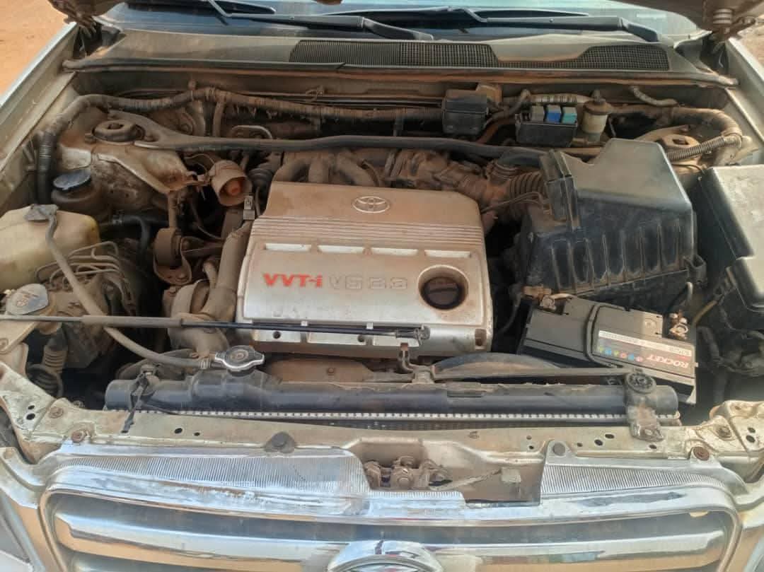 A picture of 2005 Toyota suv