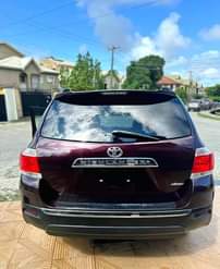 A picture of Foreign Used Toyota Highlander Limited 2012