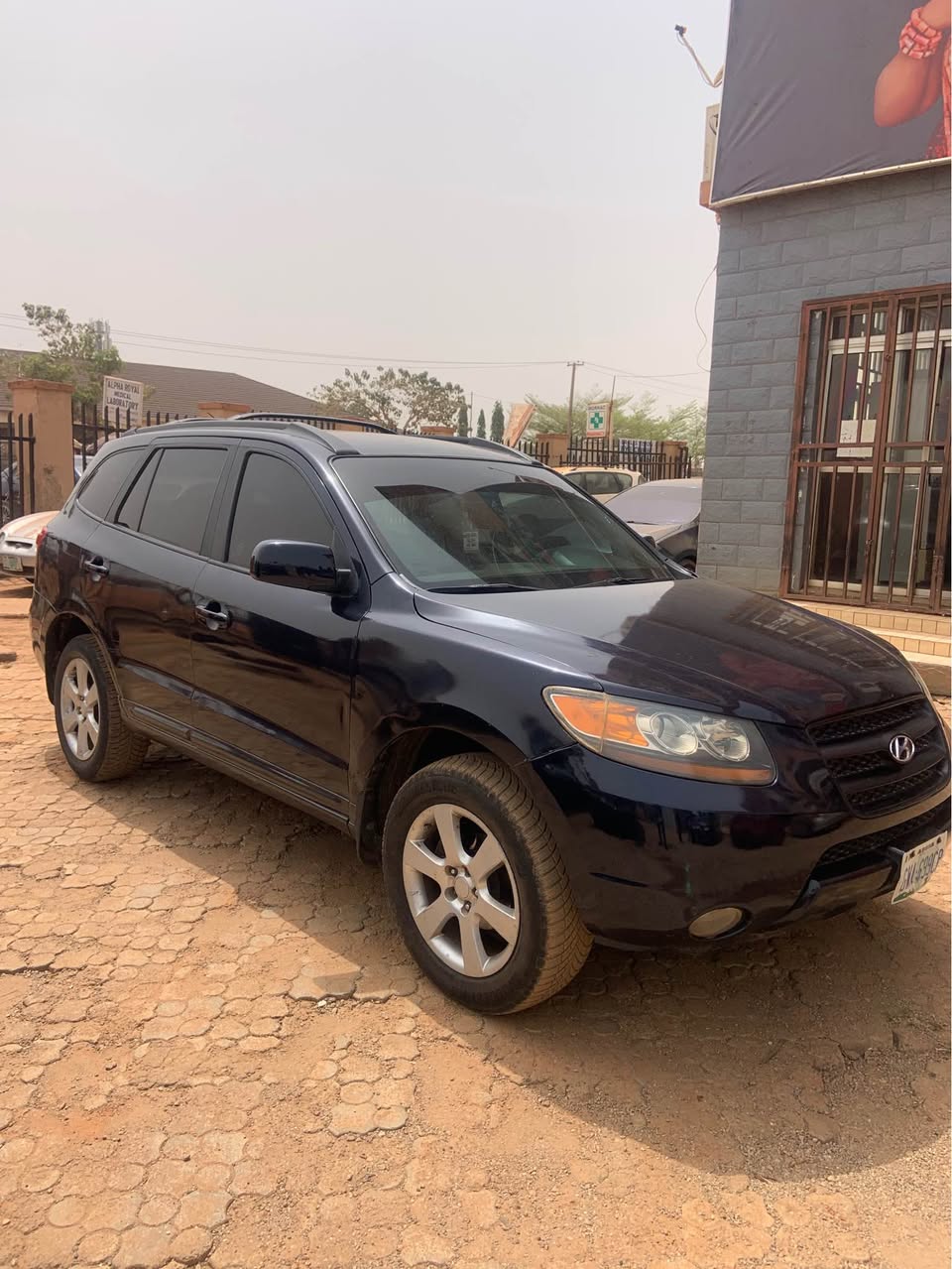 A picture of Hyundai Santafe 2010 model