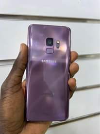 A picture of Samsung S9 64gb 4gb ram 380k whatsapp or call 0759979422