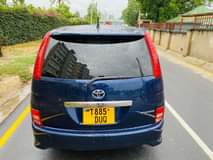 A picture of TOYOTA ISIS PLATANA