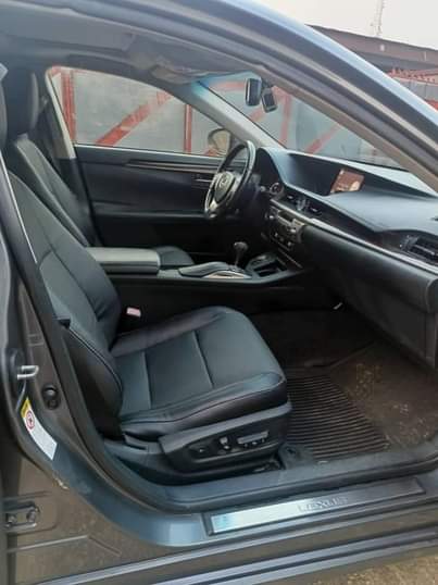A picture of DISTRESS SALE FOREIGN USED LEXUS ES350 2014 PRICE 18 000