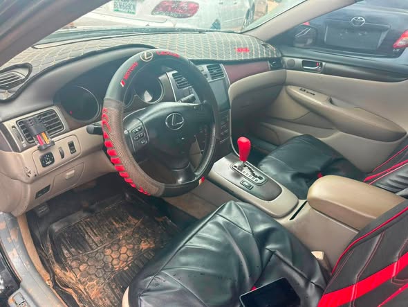 A picture of 2004 Lexus ES 330