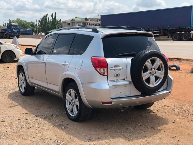 A picture of An Extremely Clean Toyota Rav4 2007 Model With Original Custom