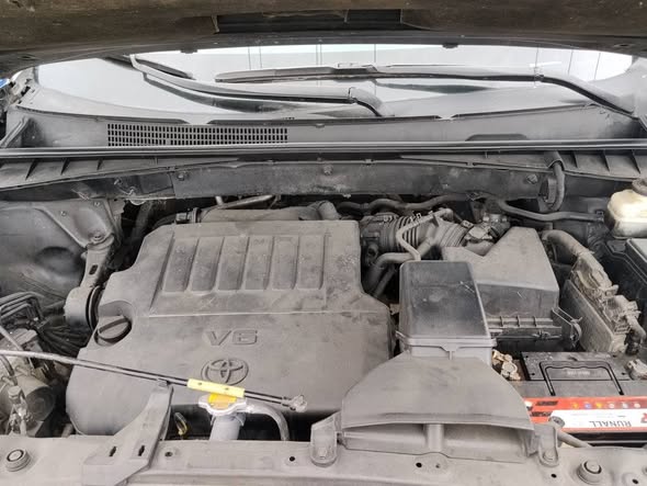 A picture of Register Toyota highlander limited 2015