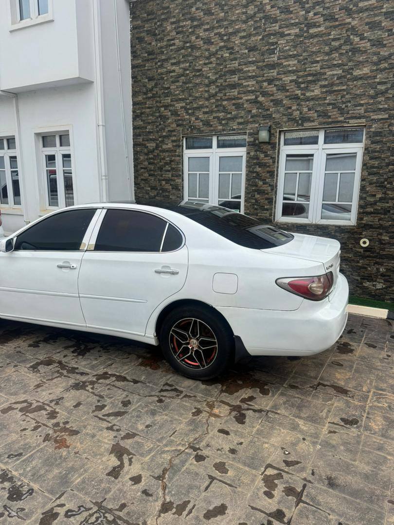 A picture of QUICK DEAL Registered Lexus ES300 2004