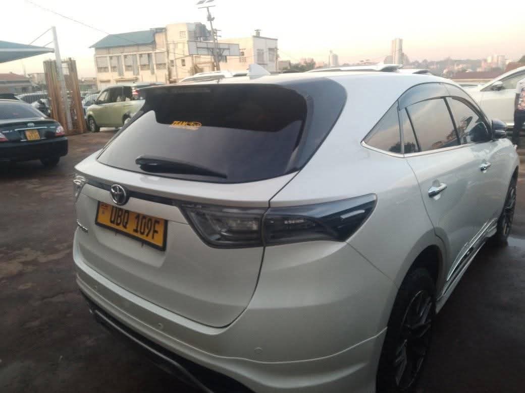 A picture of Toyota harrier