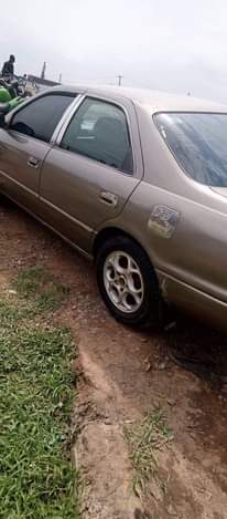 A picture of 1999 Toyota Tiny light Camry