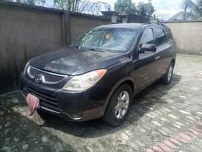 A picture of 2009 Hyundai Veracruz Engine has noise Bumper needs painting 2