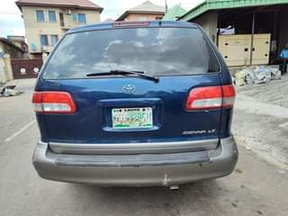 A picture of 2002 Toyota sienna