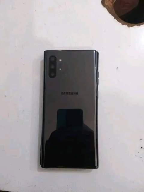 A picture of Samsung note10 plus