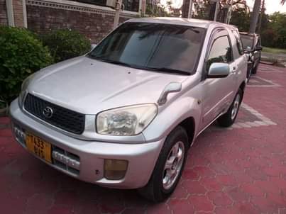 A picture of TOYOTA RAVA 4j