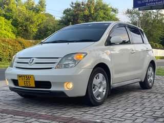 A picture of TOYOTA IST