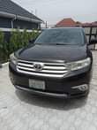 A picture of Clean Toyota Highlander 2011 model 5 8m net price Neatly