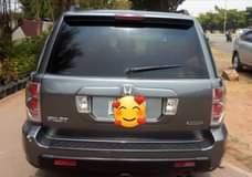 A picture of Extremely super sharp Honda Pilot 05 Model with Untempered Engine