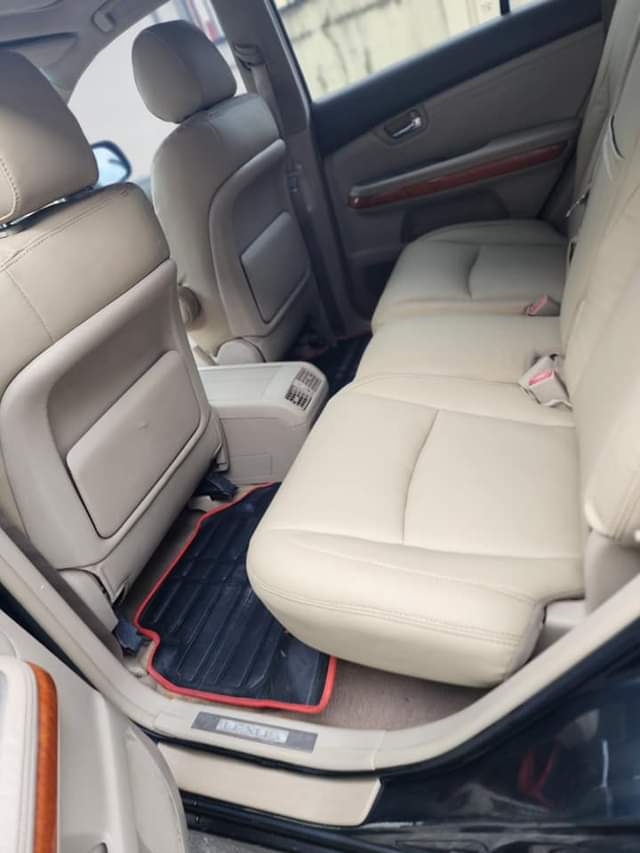 A picture of Lexus rx330 2005