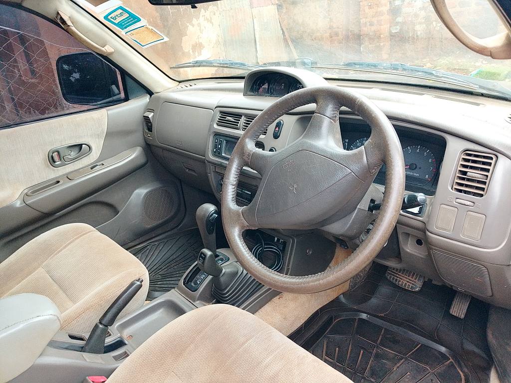 A picture of Challenger 14 5 millions automatic petrol CALL 0786 92 82